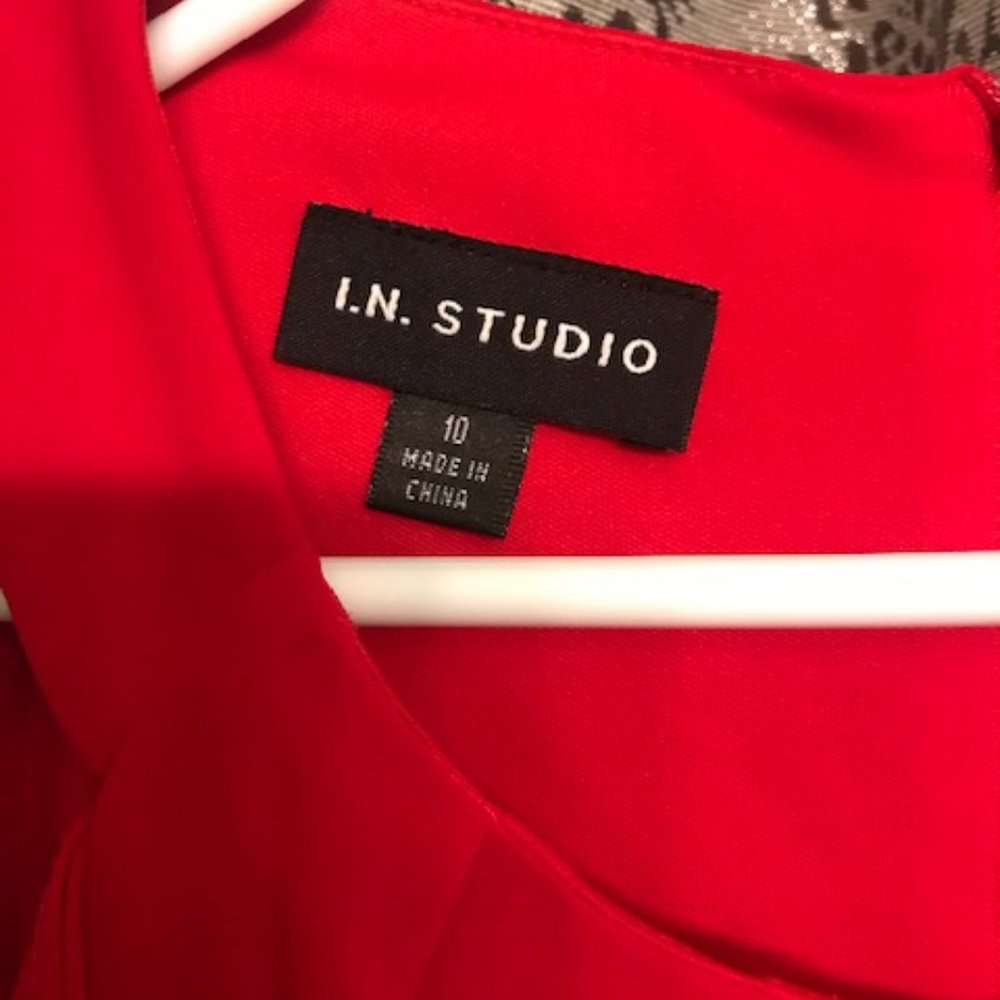 Red Dress - Picture 3 of 3